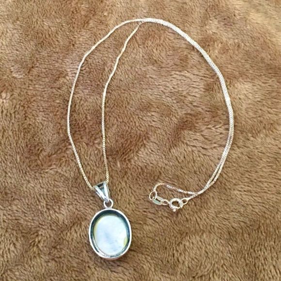 VINTAGE Mother of Pearl and Sterling Silver Necklace - Picture 4 of 11